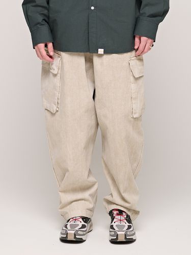 Pigment Banding Cargo Pants _ Beige - CARGOBROS - Modalova