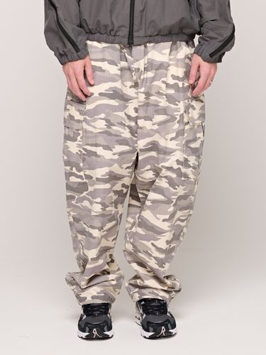 Camo Cargo Pants _ Beige - CARGOBROS - Modalova