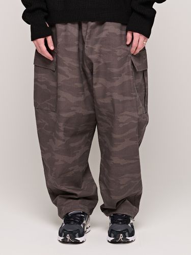 Camo Cargo Pants _ Black - CARGOBROS - Modalova