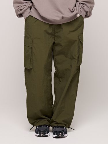 Nylon Wide Cargo Pants _ Khaki - CARGOBROS - Modalova