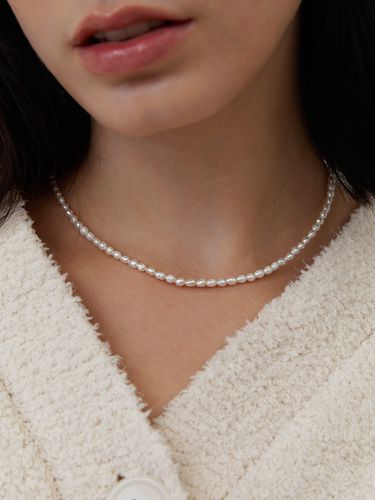 K] Mini Pearl Line Necklace - ROAJU - Modalova