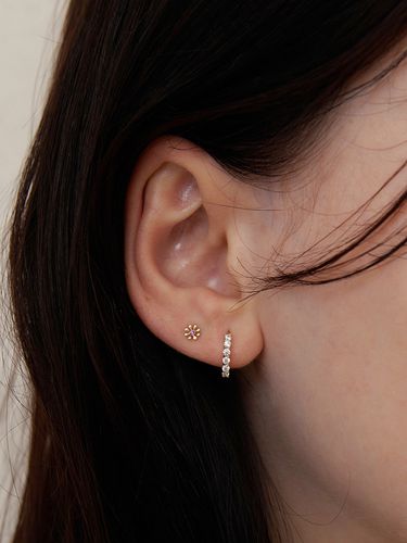 K] Classic Cubic One Touch Earring - ROAJU - Modalova