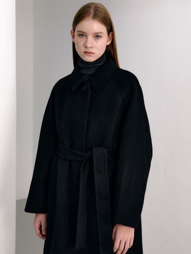 Carolyn Raglan Handmade Coat_Black - OVEOF - Modalova