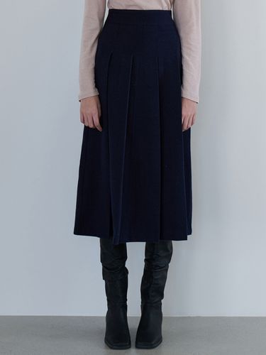 Pleats Long Skirt (Navy) - JOORTI - Modalova