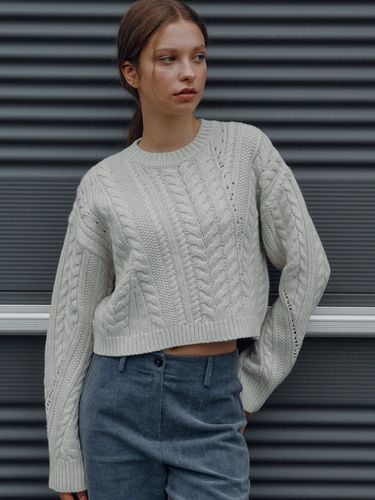 Diagonal Cable Crop Pullover - on&on - Modalova