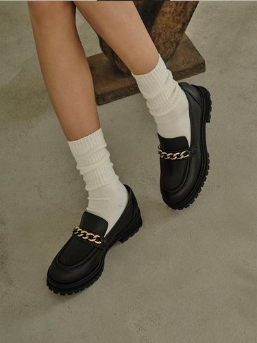 Chunky Sole Chain Loafer_Black - mishuu somuch - Modalova