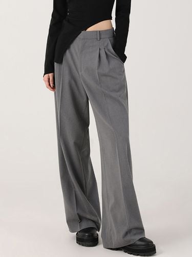 Smart Tuck Slacks (Grey) - AVANDRESS - Modalova