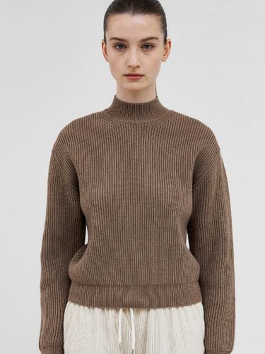 Basic Mock Neckline Oversized Knit Top_Brown - Trip LE Sens - Modalova