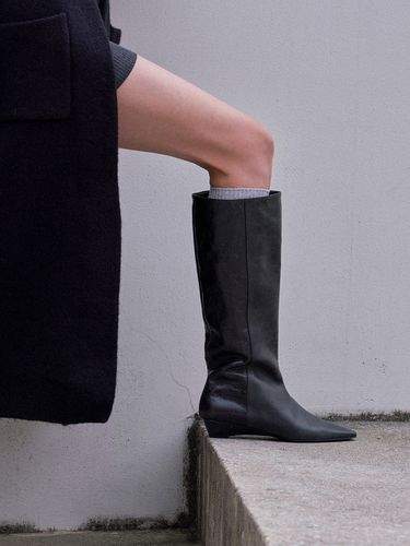 Classic Wedge Long Boots_Black Wrinkle - dough - Modalova