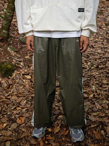 Spread Wind Pants [Khaki] - PLAYIAN - Modalova