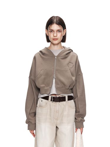 Oblique Pocket Zip Hoodie_Khaki - Matin Kim - Modalova