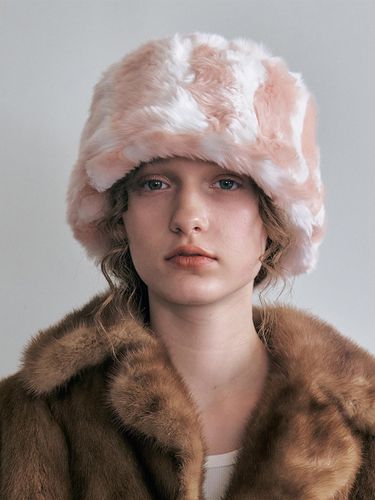 Petit Fur Meatel Hat_Pink Snow - poesiedame - Modalova