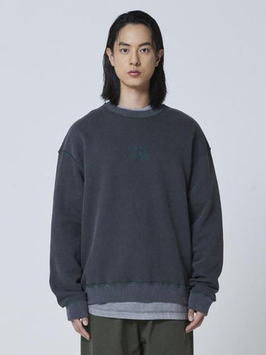 Inside Out Sweatshirt _ Black - EXPRESS HOLIDAY - Modalova