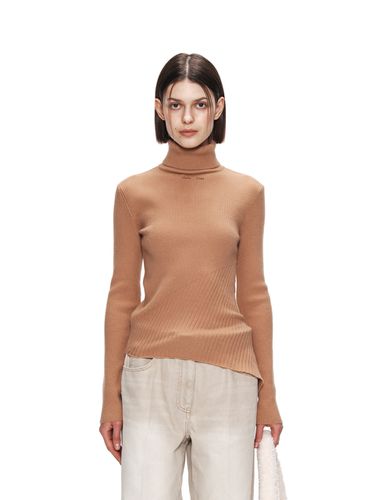 Turtleneck Asymmetric Knit Pullover_Beige - Matin Kim - Modalova