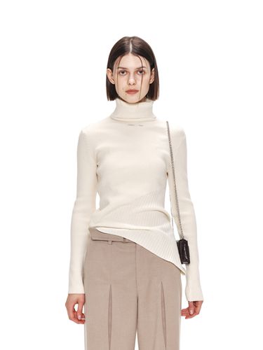 Turtleneck Asymmetric Knit Pullover - Matin Kim - Modalova