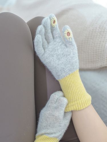 Two Tone Two Hole Long Touch Finger Gloves - meminn - Modalova