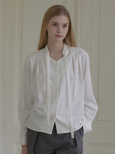 Bow Tie Pintuck Blouse - NONLOCAL - Modalova