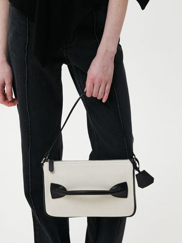 Handle Detail Shoulder Bag / - MOONSUN - Modalova