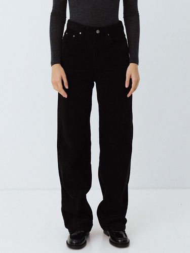 Signature Corduroy Straight Pants () - LE - Modalova