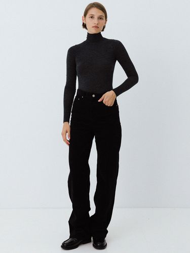 Signature Turtleneck Top (Charcoal) - LE - Modalova