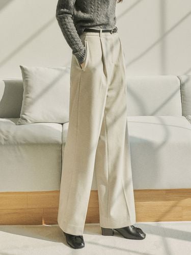 Essential One Tuck Brushed Slacks - Siyazu - Modalova