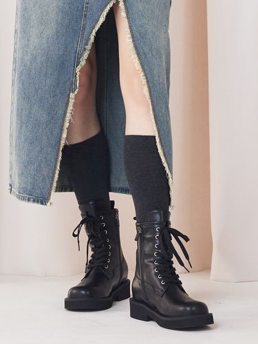 Round Soldier Lace Up Walker Boots_Black - CESTI - Modalova