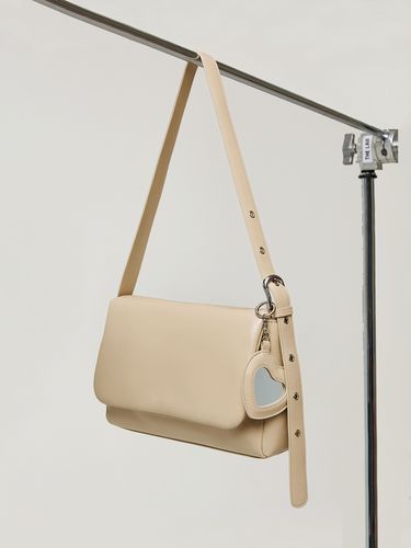 Heart Mirror Padding Shoulder Cross Bag_Beige - VVV - Modalova