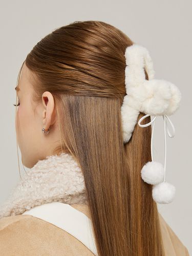 Pom Pom Fur Claw Pin_White - VVV - Modalova