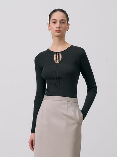 Essential Slim Long T-Shirt - RENEJ - Modalova