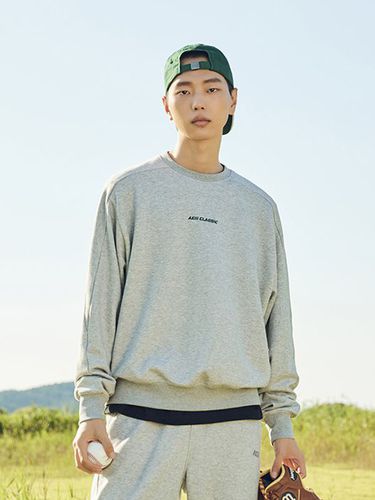 Light Moving Embroidery Sweatshirt_Grey - AKIII CLASSIC - Modalova