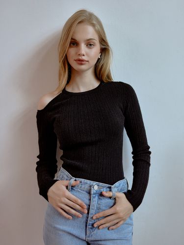 Betty Oepn Shoulder Knit_Black - RE_L - Modalova