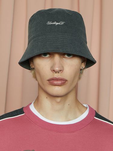 Logo Bucket Hat - Charcoal - UNALLOYED - Modalova