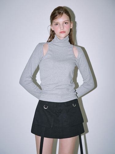 Cut Out Turtleneck T-shirt [Gray] - Rosefrantz - Modalova