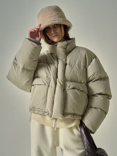 Short Padded Jacket (Dust Beige) - FACADE PATTERN - Modalova