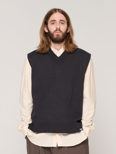 Soft V-neck Knit Vest - Charcoal - CARGOBROS - Modalova