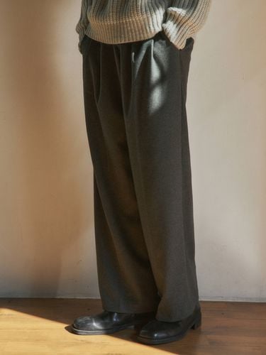 Likewool Two Tuck Semi Wide Slacks (4 Color) - WEDNESDAY OASIS - Modalova