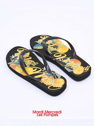 Grand Logo Flip Flops_Black - MARDI MERCREDI LESPOMPES - Modalova