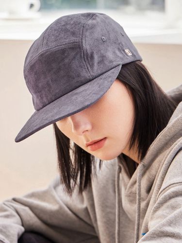 Square Suede Camp Cap_Charcoal - VARZAR - Modalova