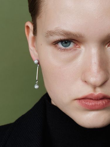 Shiny Ball Drop Earrings - MONDAY EDITION - Modalova