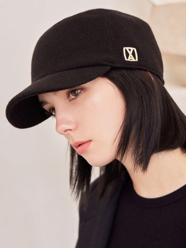 Square Stud Wool Bell Boy Cap_Black - VARZAR - Modalova