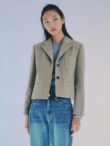 Classic Short Jacket_Beige - kuho plus - Modalova