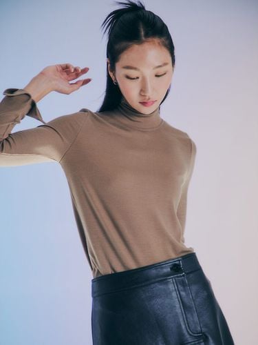 Essential Color Turtleneck T-Shirts - kuho plus - Modalova