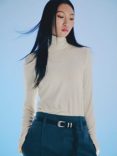 Essential Color Turtleneck T-Shirts (KE3940M010) - kuho plus - Modalova