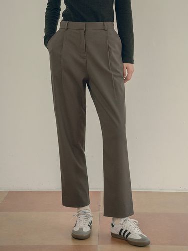 Wool one-tuck tapered slacks_Brown - vanone atelier - Modalova