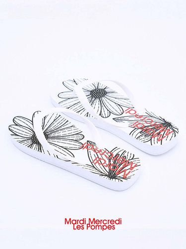 The Signature Flip Flops_White - MARDI MERCREDI LESPOMPES - Modalova