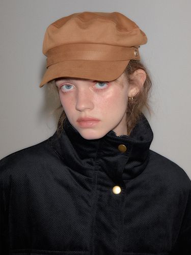 Suede Button Hat_Camel - SALON DE YOHN - Modalova