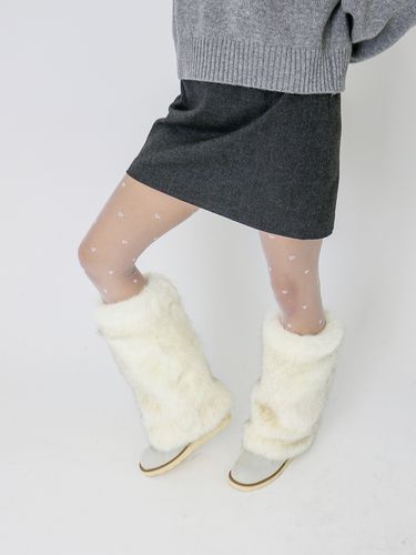 Bear Fur Long Boots - CHERTOI SEOUL - Modalova