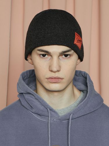 Logo Label Beanie - Charcoal - UNALLOYED - Modalova