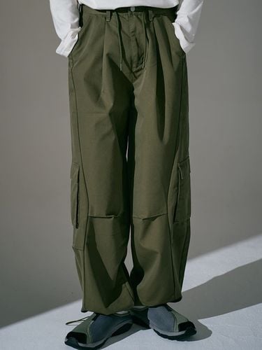 Pintuck Utility Cargo Wide Pant - BLONDNINE - Modalova