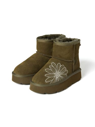 Classique Ugg Boots_Khaki - MARDI MERCREDI LESPOMPES - Modalova